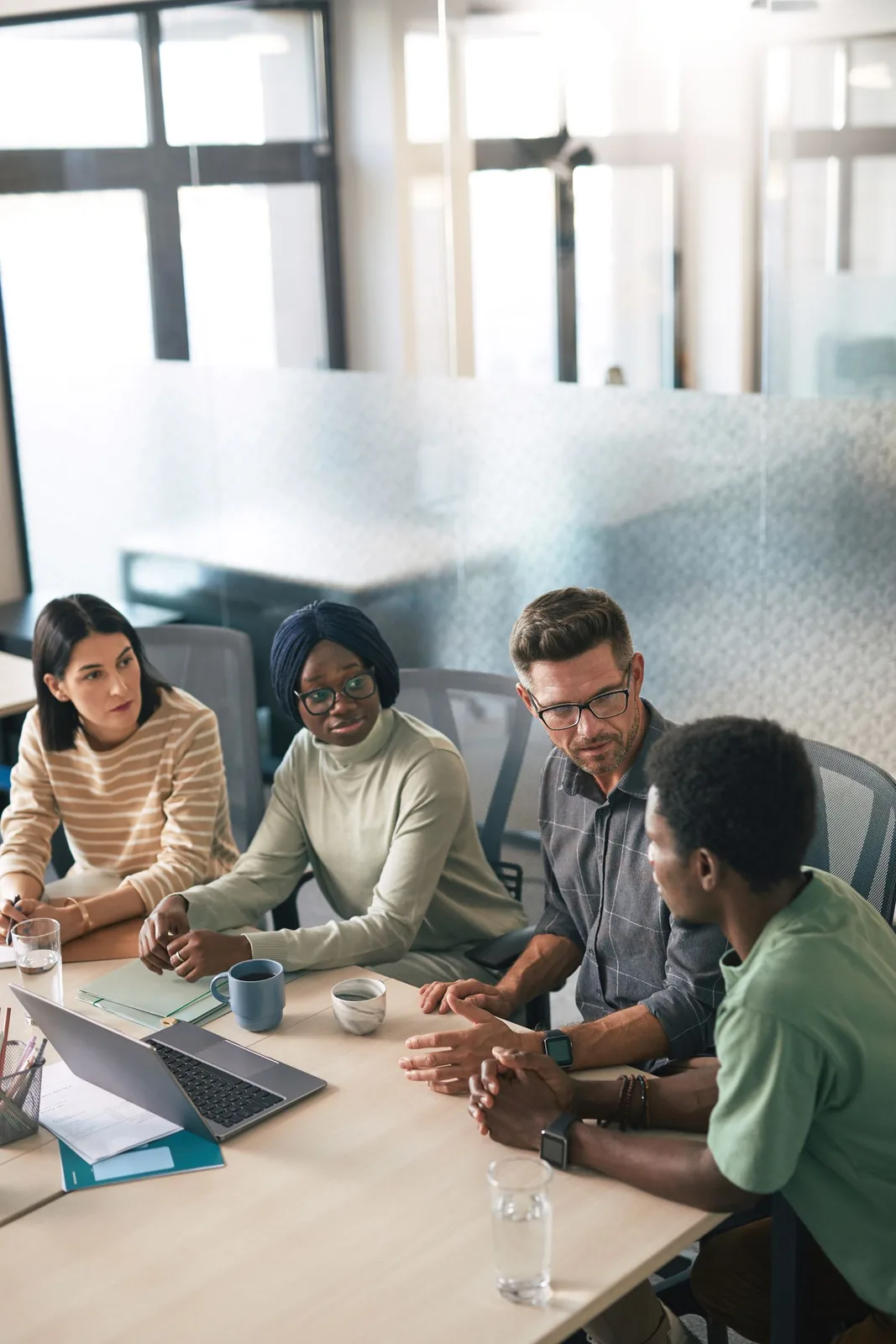 Shortlisting an AI SEO provider in a team meeting